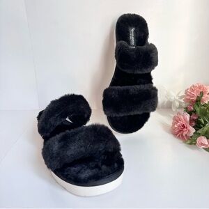 NWOT Koolaburra by UGG Fuzz-On Black Faux-Fur Slide Sandals